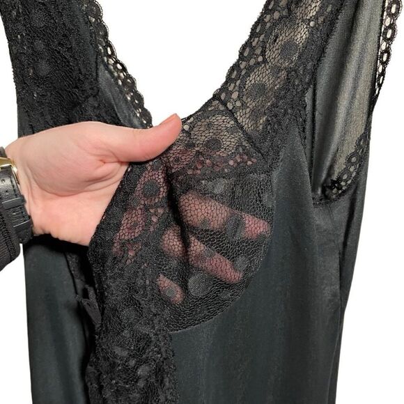 Vintage VASSARETTE- Black Full Length Nightgown with Front Slit, USA, Size 36 - Picture 5 of 9